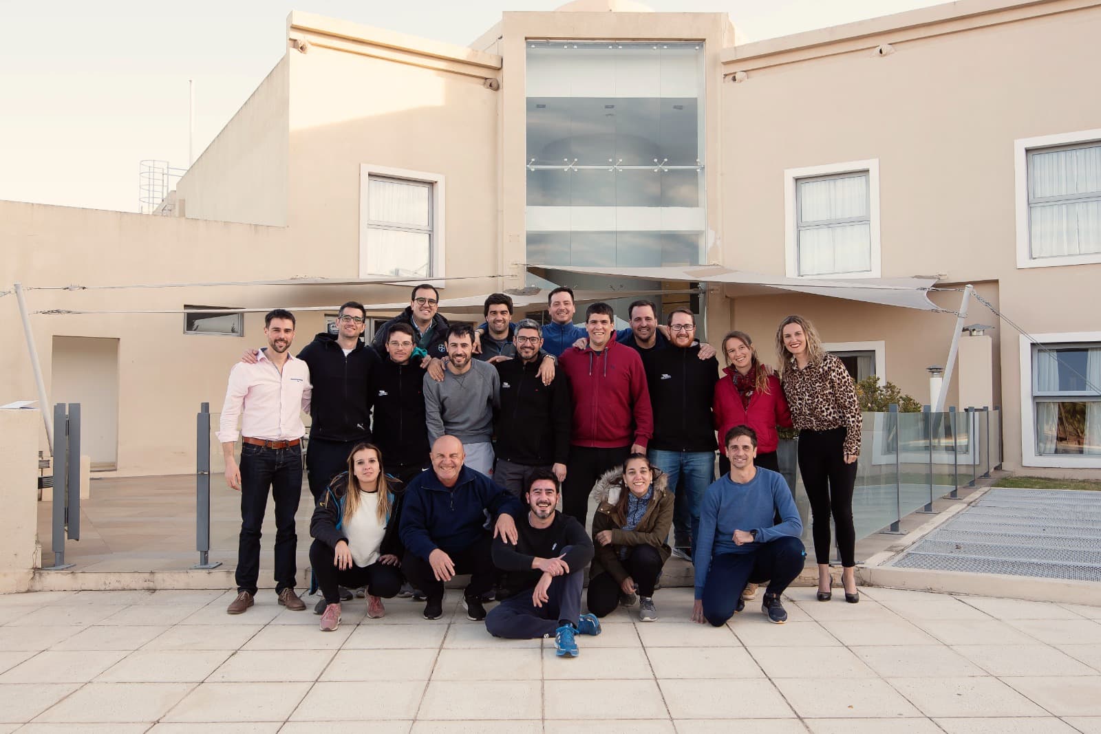 Momentos de trabajo con equipos y clientes